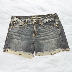 Woman’s D American Eagle Shorts